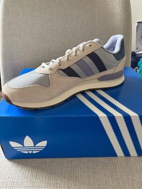 adidas Retro Runner Sneakers in Silver Metallic/Preloved Ink/Wonder Alluminum
